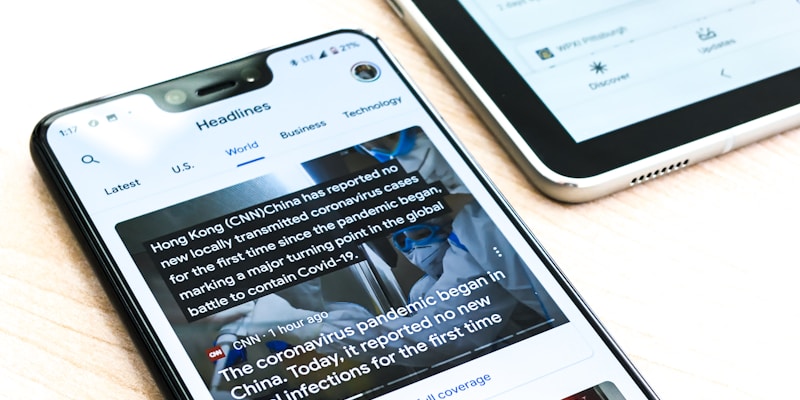 新闻编辑部工作场景与最新消息屏幕